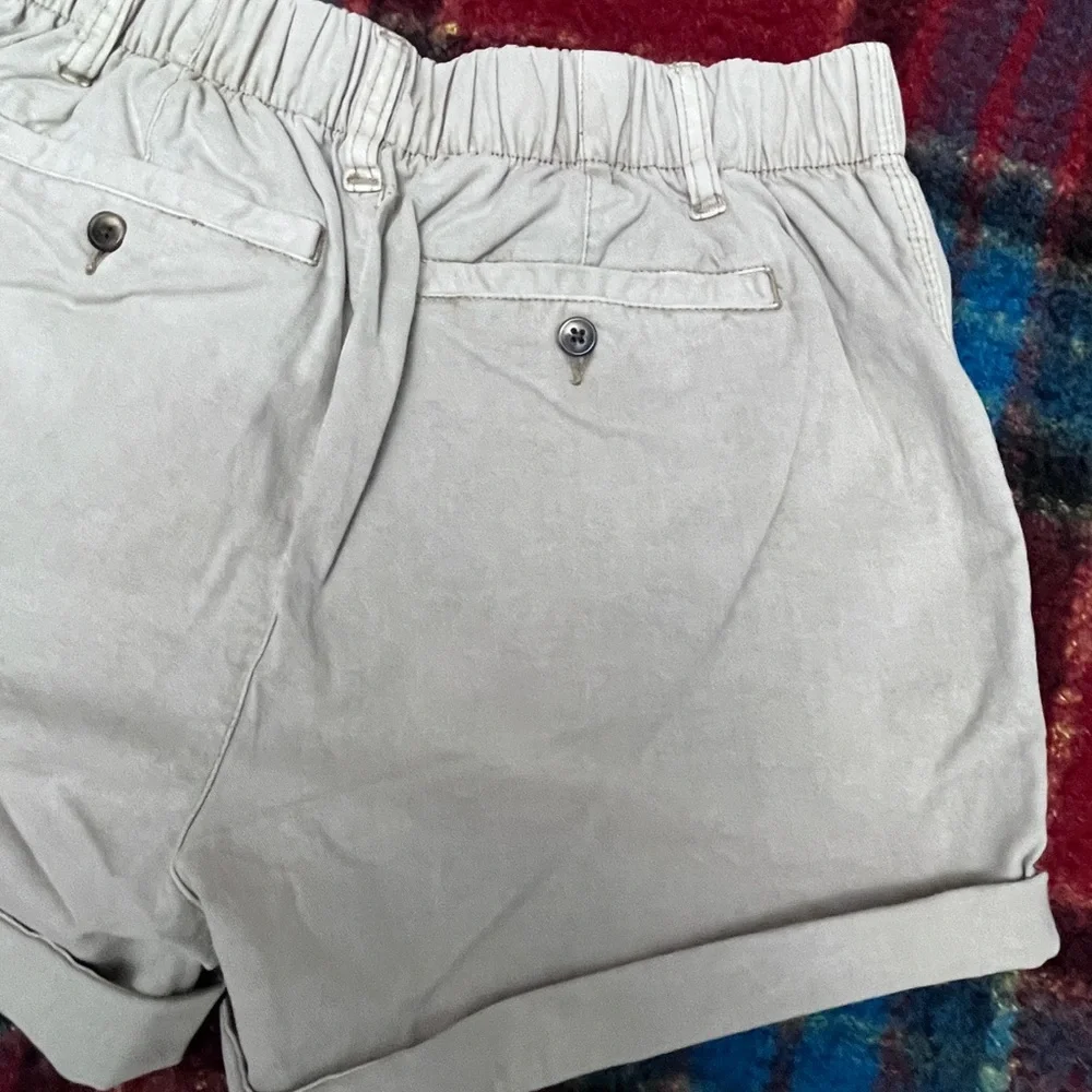 Old Navy Lightweight Khaki Shorts Medium - Picture 5 of 14